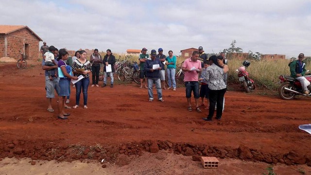 Vereadora Jane reuniu com moradores do bairro Élio Fernando Vereadora Jane reuniu com moradores do bairro Élio Fernando