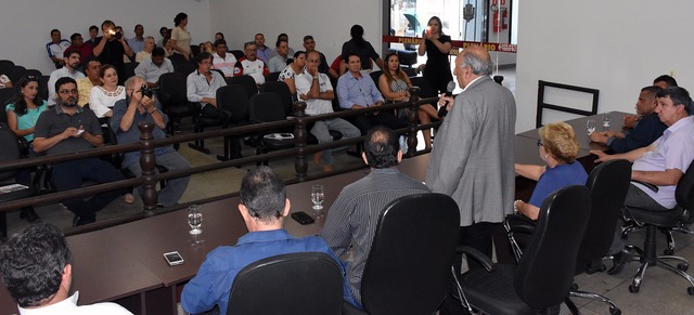 Senador discute investimentos em Miranda e Bodoquena Na Câmara, senador discutiu com vereadores e lideranças comunitárias novos investimentos em Miranda