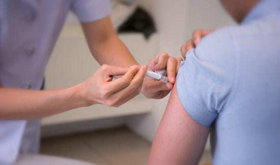 Clínica particular de vacinas não é obrigada a ter enfermeiro em tempo integral de funcionamento