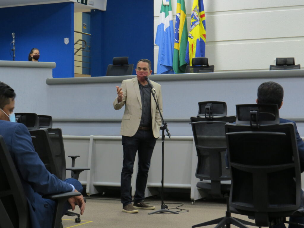 Dr. Sandro defende volta às aulas na Rede Municipal de Ensino com segurança e criatividade