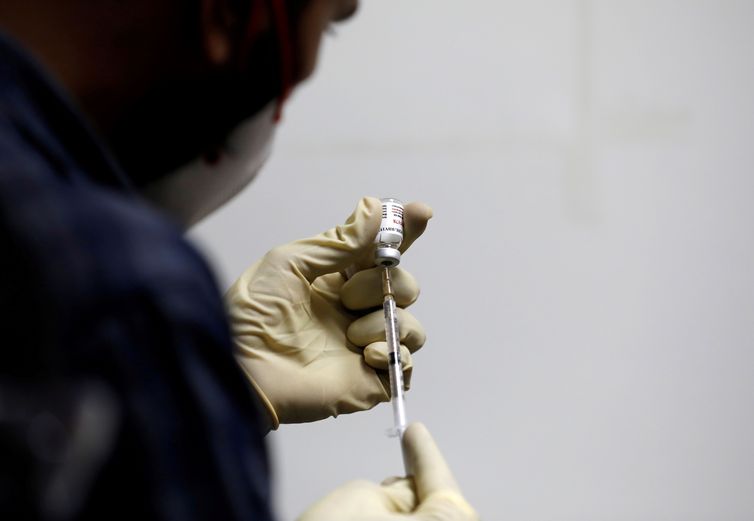 Anvisa aprova abertura de regulamentação para vacinas do acordo Covax © Reuters/Amit Dave/direitos reservados