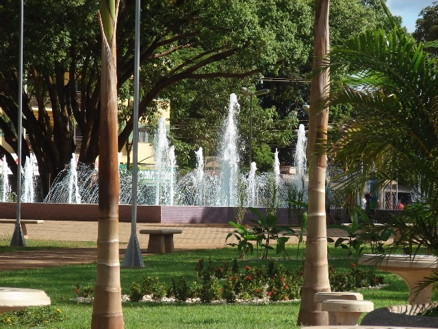 Rio Brilhante comemora 88 anos de emancipação nesta terça-feira Praça central de Rio Brilhante; Foto Olimar Gamara