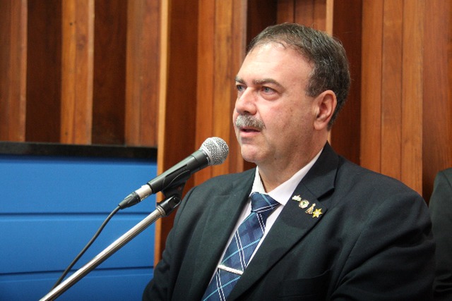 Dr Paulo Siufi repudia conduta de artista que destruiu santa em público