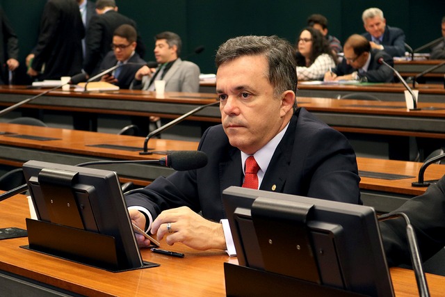 Para Vander, privatizar Eletrobras é atentar contra soberania nacional Deputado Vander Loubet em sessão da CME