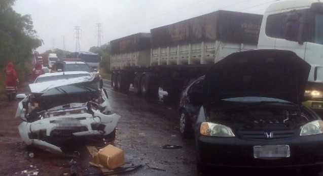 Após colisão entre dois carros, duas pessoas morrem na BR – 262 Após colisão entre dois carros, duas pessoas morrem na BR – 262