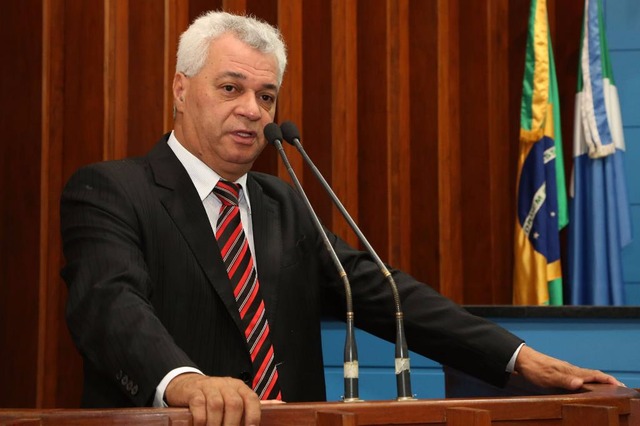 Deputado Cabo Almi reprova o reajuste salarial de 2,94% aos servidores e a política equivocada de repasses aos municípios