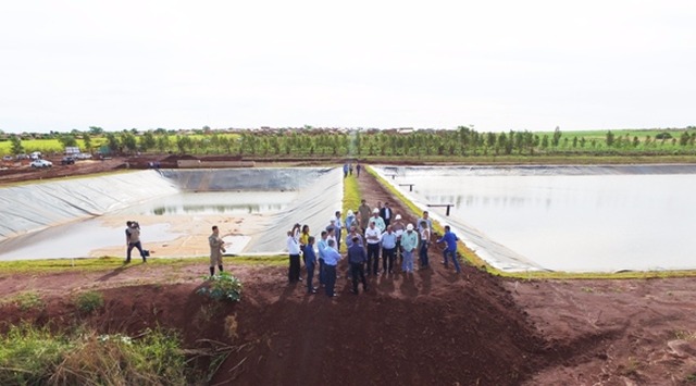 Governador visita obra de implantação de esgoto em Nova Alvorada do Sul