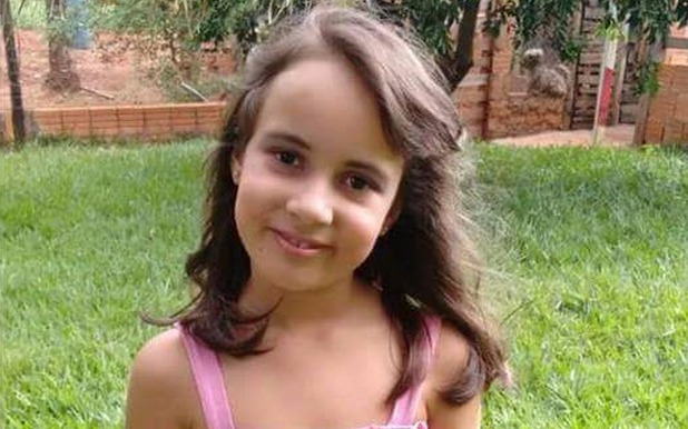 Falta de soro para escorpião mata menina; mãe perde 2º filho por falta de estrutura em hospital Pietra dormia com a avó quando foi picada por escorpião. Se não tivesse faltado soro no hospital da cidade, ela teria sido salva (Foto: Divulgação)