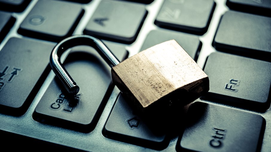 Homem invade Netflix, Microsoft, Apple e outros 32 sistemas e recebe R$ 700 mil