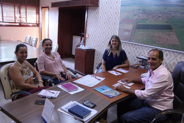Coordenadora de políticas públicas para mulheres apresentou projeto ‘Paralelas’ ao prefeito Arlei Barbosa