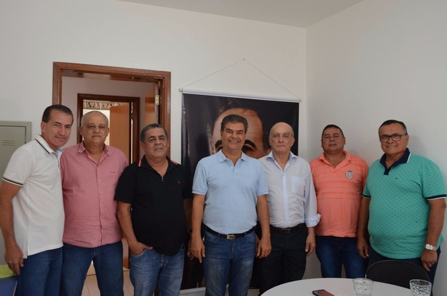 Nelsinho Trad recebe ex-vereadores de Mundo Novo Nelsinho Trad recebe ex-vereadores de Mundo Novo