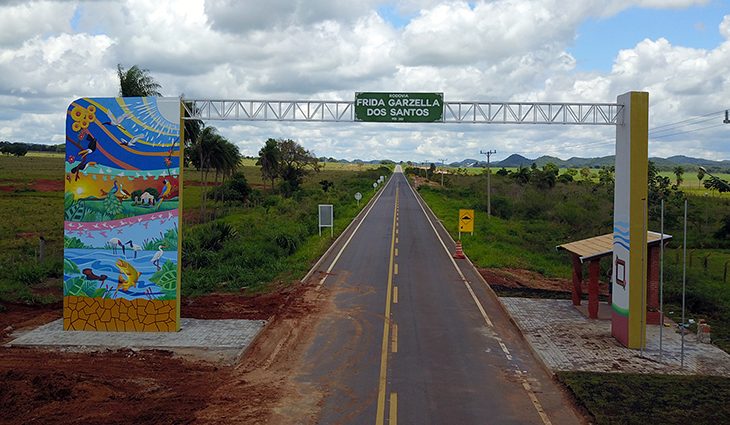 Reinaldo Azambuja visita dois municípios e autoriza mais de R$ 225 milhões em obras na MS-382s viárias