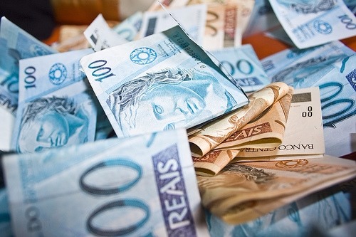 Ministério Público pede que ex-prefeito reembolse mais de R$ 4 milhões aos cofres públicos Ministério Público pede que ex-prefeito reembolse mais de R$ 4 milhões aos cofres públicos