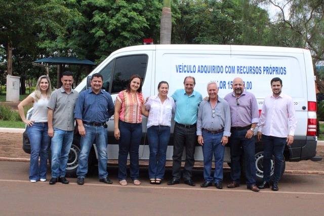 Prefeito Arlei entrega ambulância e van a Secretaria de Municipal de Saúde de Nova Alvorada do Sul O Prefeito Arlei Silva Barbosa e Vereadores que conquistaram as emendas, juntos com o Secretario Eduardo Mendes e Diretora do Hospital Municipal Francisca Ortega. Foto Otamir Souza