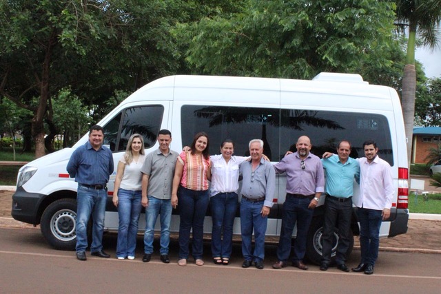 Prefeito Arlei entrega ambulância e van a Secretaria de Municipal de Saúde de Nova Alvorada do Sul Prefeito Arlei entrega ambulância e van a Secretaria de Municipal de Saúde de Nova Alvorada do Sul