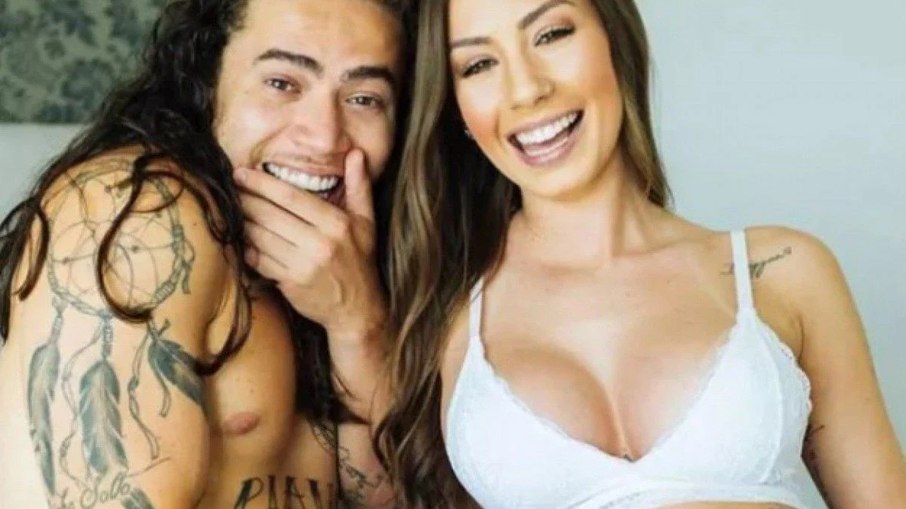 Maria Lina, namorada de Whindersson, fala sobre gravidez: "Enjoos complicados"