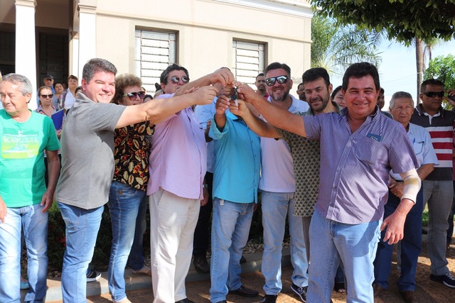Prefeito de Rio Brilhante Donato Lopes entrega caminhão para coleta de lixo Prefeito de Rio Brilhante Donato Lopes entrega caminhão para coleta de lixo