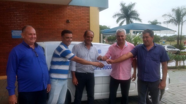 Deputado Cabo Almi entrega veículo fruto de emenda parlamentar ao prefeito Arlei Silva Barbosa Deputado Cabo Almi entrega veículo fruto de emenda parlamentar ao prefeito Arlei Silva Barbosa
