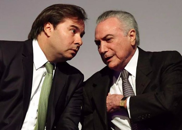 Temer se reúne com Rodrigo Maia na residência oficial da Câmara