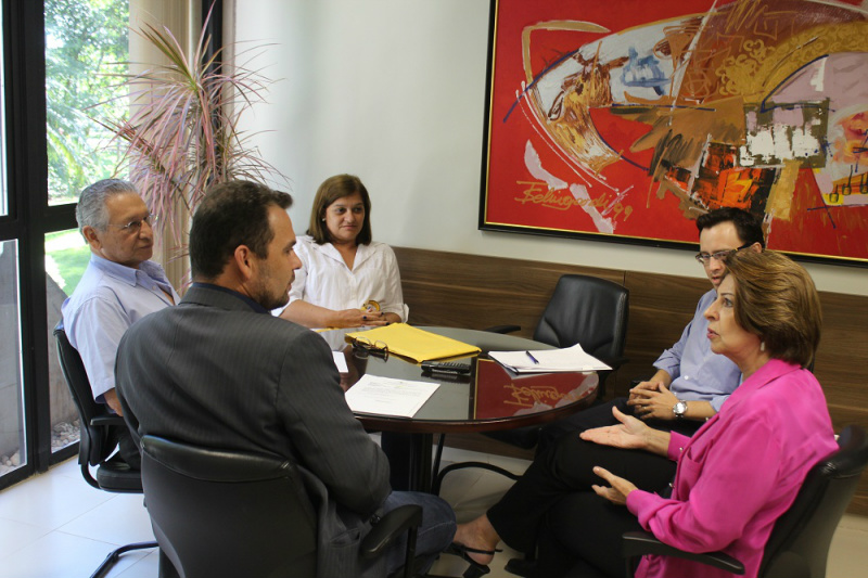Prefeito Neto reúne com Conselheira do Tribunal de Contas