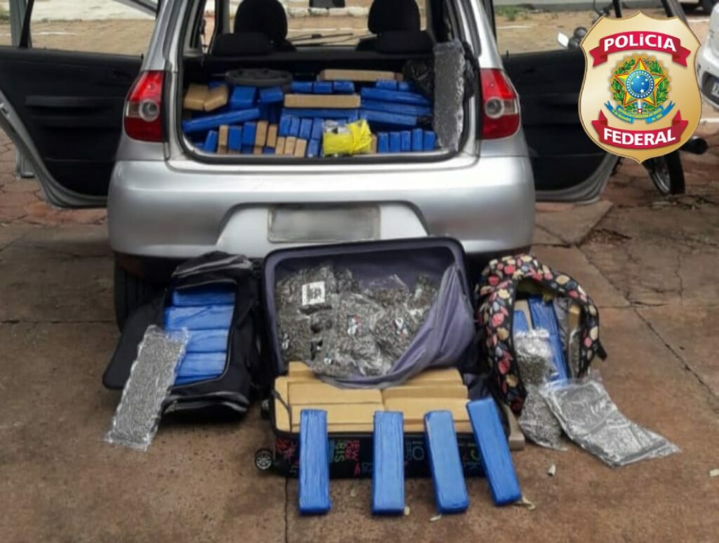 PF apreende 246 kg de maconha e 36 sacos de skank no Mato Grosso