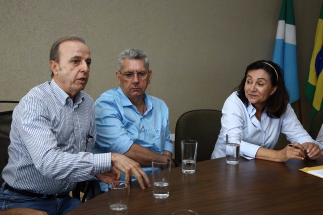 Prefeita Délia reuniu classe política para discutir meios de implantar uma unidade do Hospital do Câncer de Barretos no município de Dourados – A. Frota