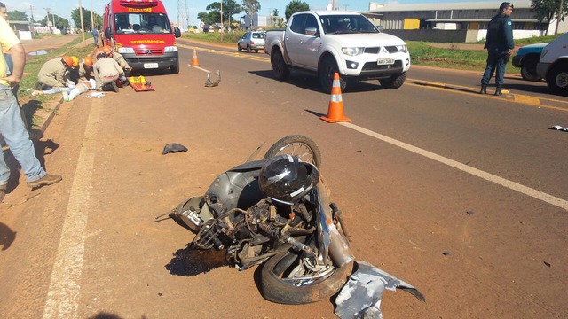 Embriagado, servidor atropela e arrasta policial militar que pilotava uma Biz