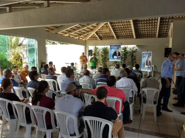 Funcionário do CREA/MS, falta serviço para ir ao medico, mas é flagrado fazendo campanha para candidato a presidente da instituição.