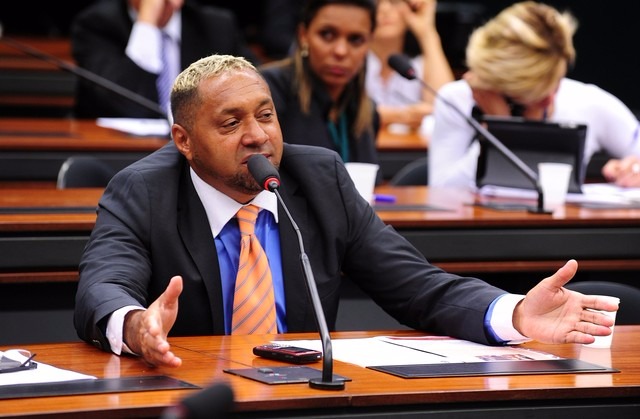 Tiririca faz primeiro discurso na Câmara para dizer que está 'abandonando a vida pública'