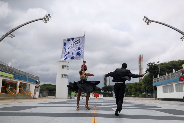 Sambódromo do Anhembi recebe pintura em defesa da vacinação © REUTERS/Amanda Perobelli/Direitos Reservados