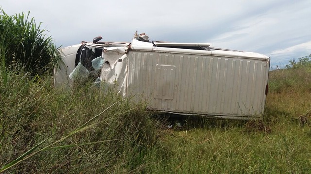 Motorista perde controle em curva e caminhão tomba na BR 163 em Nova Alvorada do Sul Motorista perde controle em curva e caminhão tomba na BR 163 em Nova Alvorada do Sul