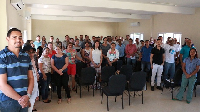 Donato reúne comissionados para anunciar devolução de 10% Donato reúne comissionados para anunciar devolução de 10%