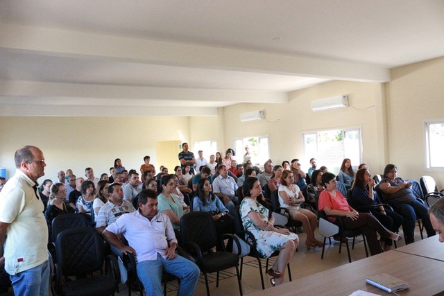 Donato reúne comissionados para anunciar devolução de 10% Donato reúne comissionados para anunciar devolução de 10%