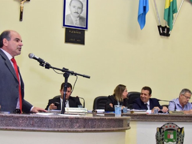 Líder do prefeito na Câmara chama colegas vereadores de 