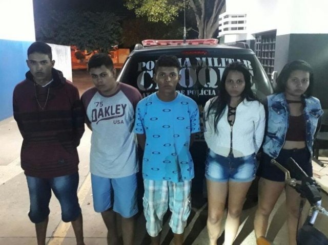 Grupo é preso durante churrasco para festejar roubos de celulares Todos os envolvidos foram levados para a Delegacia de Pronto Atendimento Comunitário da Vila Piratininga (Foto: divulgação/Batalhão de Choque)