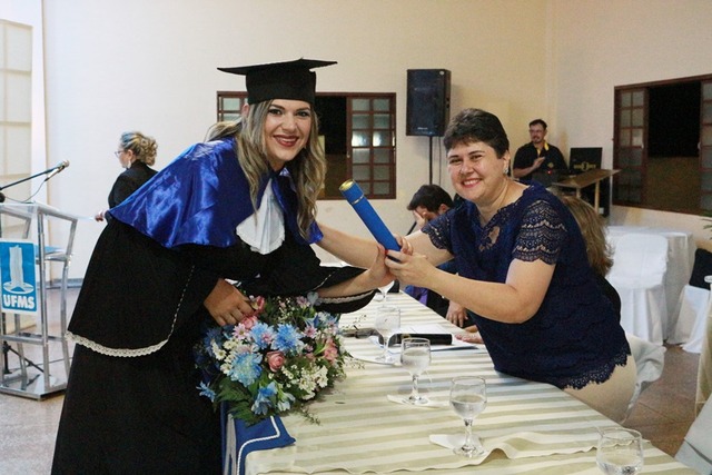 Polo UAB Rio Brilhante realizou formatura de duas turmas Formanda e a Secretária de Educação Magali Lima