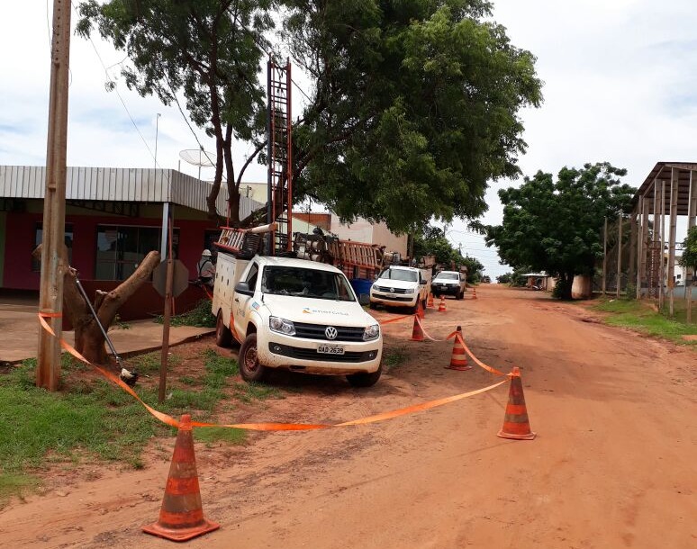 Energia realiza poda preventiva de árvores no Distrito Pana