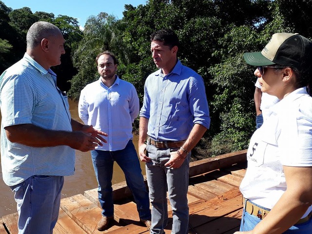 Vereador Nélio Justen, busca solução para ponte que oferece risco por falta de manutenção