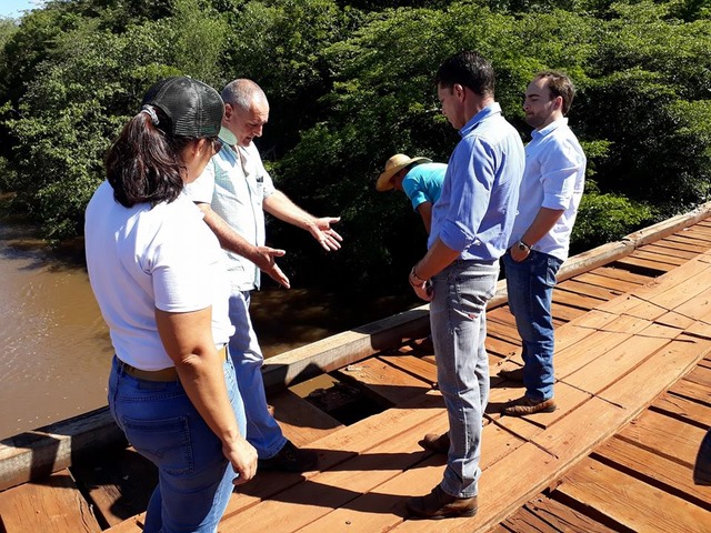 Vereador Nélio Justen, busca solução para ponte que oferece risco por falta de manutenção