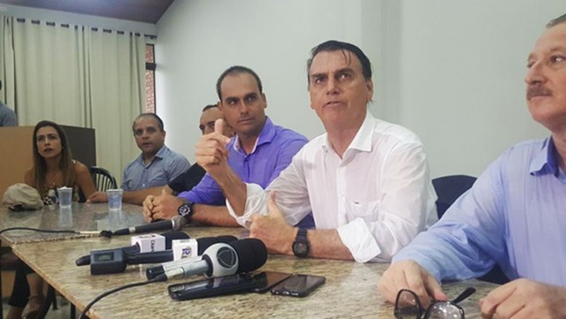 Jair Bolsononaro em coletiva de imprensa em Dourados (Foto - Gisele Almeida/Dourados News)
