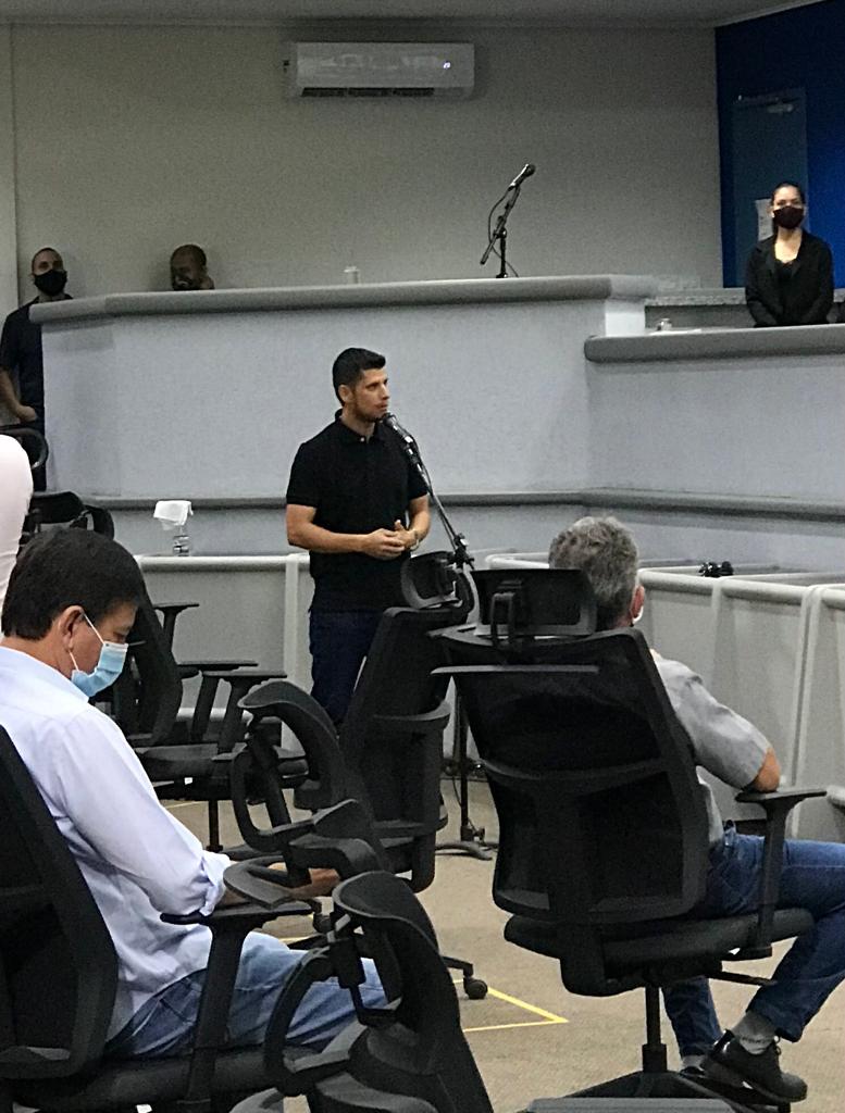 Vereador Tiago Vargas (PSD) cobra situação dos professores contratados e convocados durante a pandemia