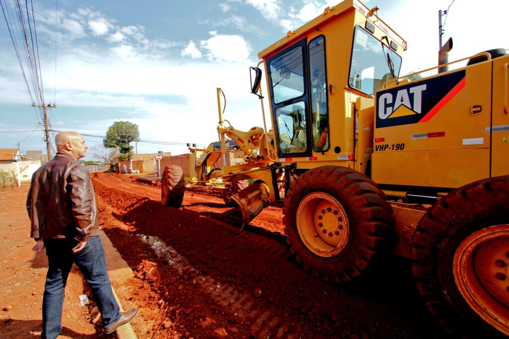 Pequenos produtores de 16 municípios serão beneficiados com a entrega de mais 28 motoniveladoras