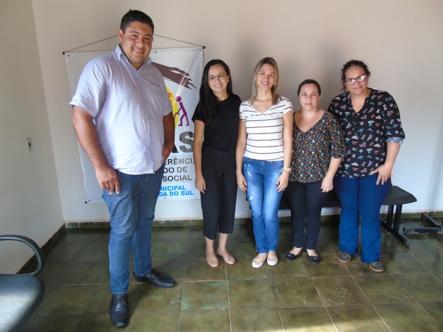 Vereador Israel Gomes (PSD), Advogada e Coordenadora do CREAS Mayara Martins, psicóloga Suéllen Barcelos Koga, Helena Umberlina Assistente Social e Jandira do Administrativo. foto Leandro Medina