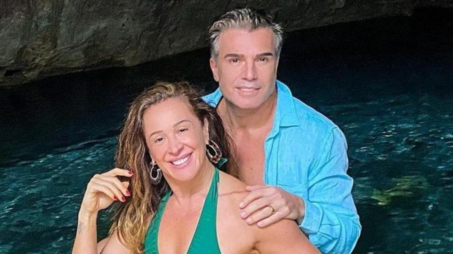 Claudia Raia é elogiada nas redes sociais em foto com marido no México Claudia Raia é elogiada nas redes sociais em foto com marido no México
