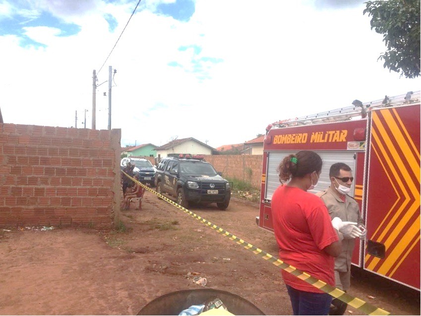 Homicídio foi registrado na residencia localizada na Rua Anaurelino Silveira Marques 573, Bairro Vacilio Dias. Foto Rone Cezar Leal