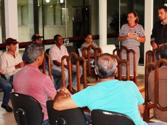 Mães protestam contra limite em rotas de ônibus Mães protestam contra limite em rotas de ônibus