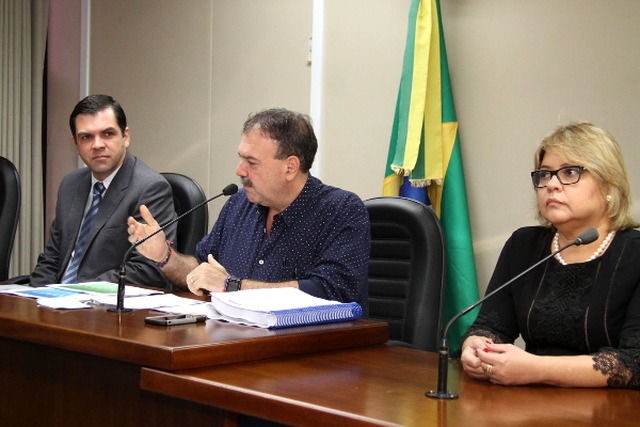 Dr. Paulo Siufi recebe prestação de contas da Secretaria de Saúde em audiência pública Dr. Paulo Siufi recebe prestação de contas da Secretaria de Saúde em audiência pública
