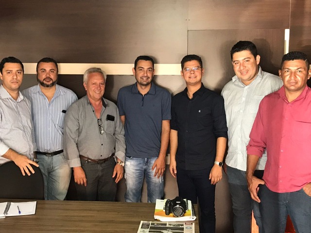 Vereador Otavio Trad, visita lideranças políticas em Nova Alvorada do Sul Jornalista Leandro Medina, Presidente PTB-Nova Alvorada do Sul Weber Araujo, Vereador Mesquita (PSD), Corretor de Imoveis Anderson Junior, Vereador Otávio Trad (PTB), Vereador Israel Gomes (PSD) e Jaílton Nascimento proprietário da empresa Mais Produções.