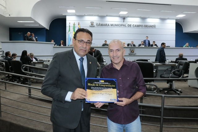 Adilson Rodrigues recebe Moção de Congratulações da Câmara de Campo Grande