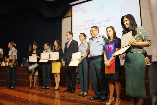 Promotora de Justiça é homenageada pelo relevante trabalho prestado às mulheres vítimas de violência doméstica